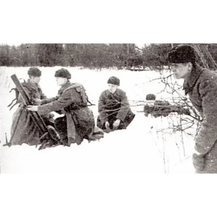 Figuras Soviet mortar 82mm winter